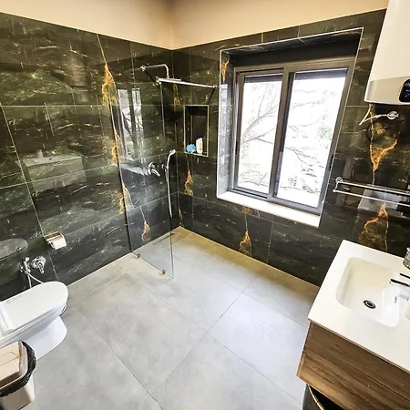 Sunflower Junior Tirana