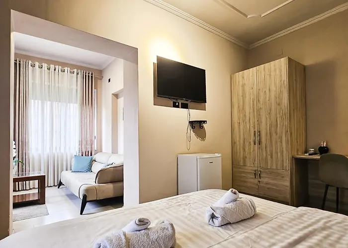 Sunflower Junior 地拉那